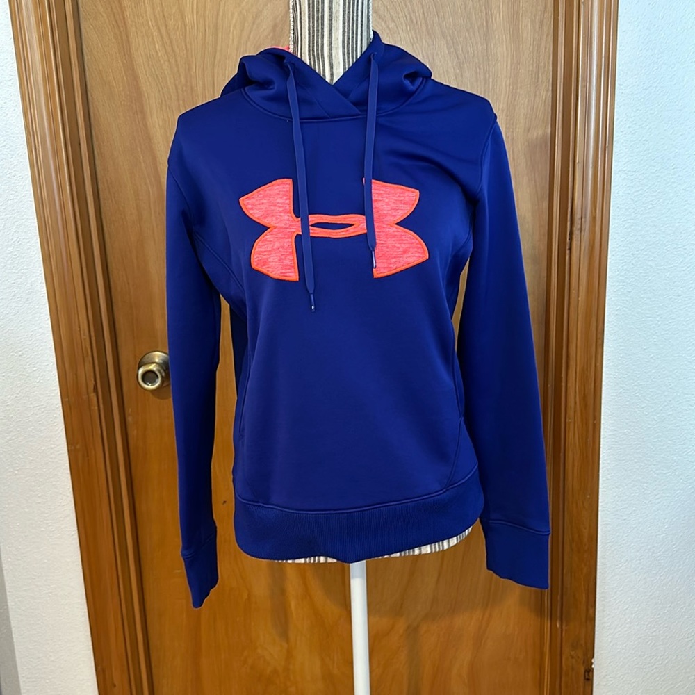 WOMANS UNDER ARMOUR HOODIE SIZE SM/P